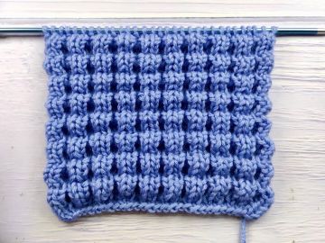 Punto Cuadrados en relieve a dos agujas